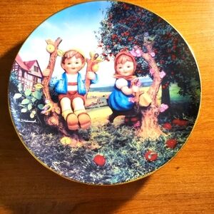 M.J.Hummel Plate